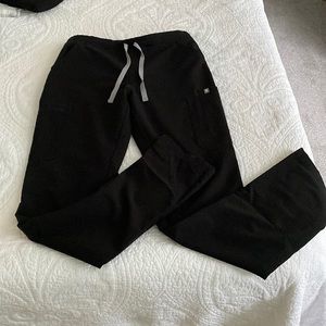 Figs Black Scrub set